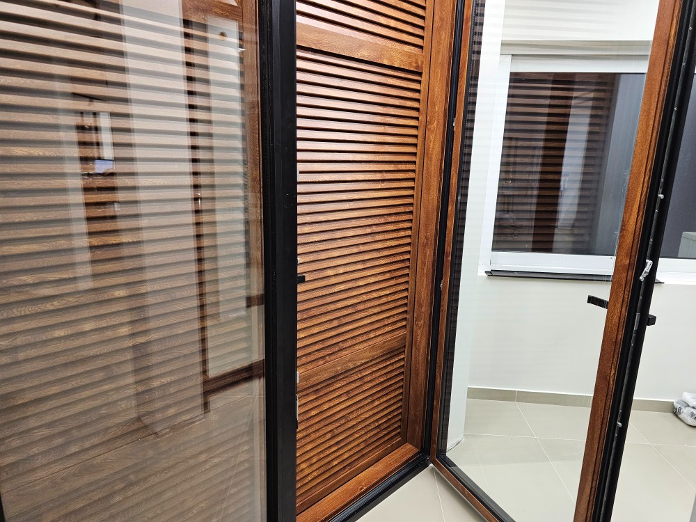 κουφώματα σε δύο χρώματα