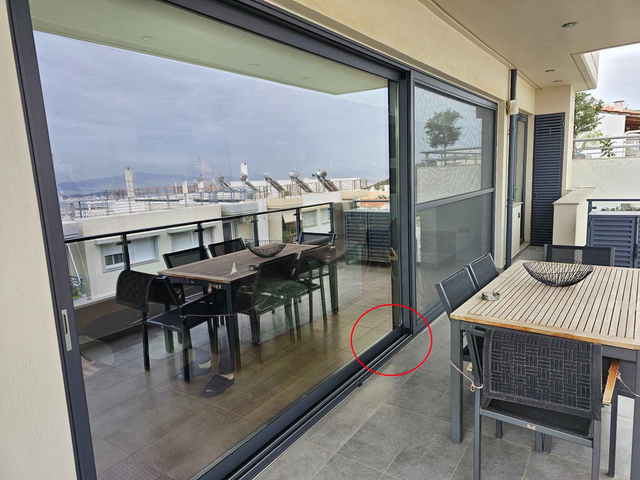 Οδηγοί INOX στα συρόμενα κουφώματα