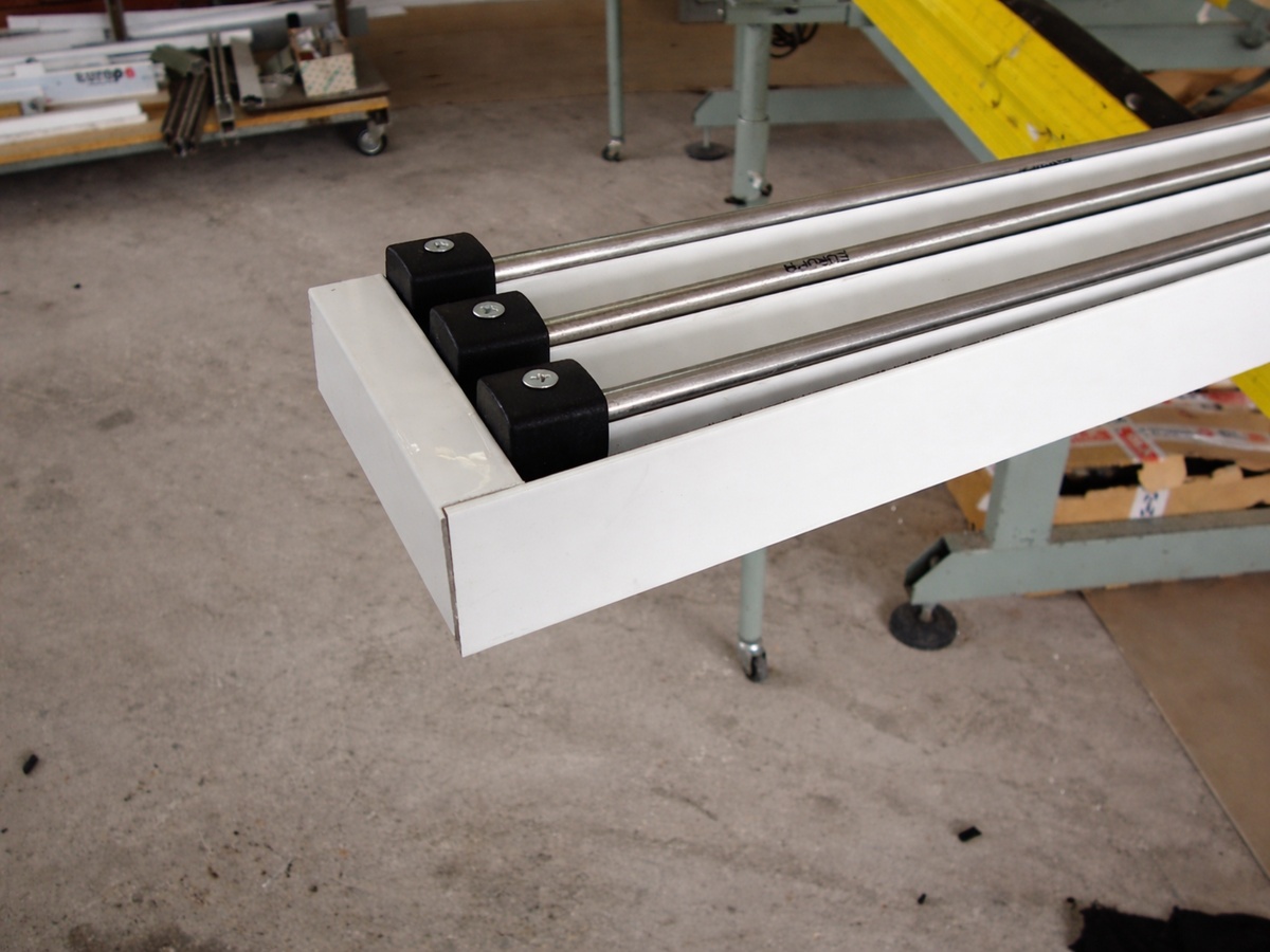 Σφράγιση οδηγών συρόμενων χωνευτών κουφωμάτων 