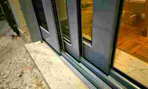 Τι κενό – τρύπα – τούνελ χρειάζεται στα χωνευτά κουφώματα για να μπει σίτα