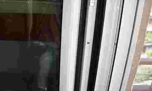 Τοποθέτηση αντικρίσματος στο πίσω μέρος του δεύτερου φύλλου