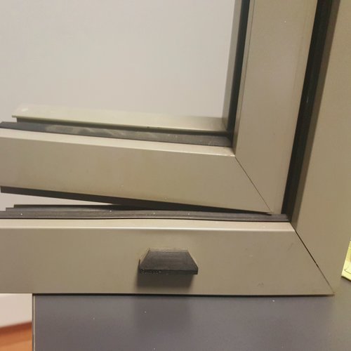 Νεροχύτες κουφωμάτων και τάπες νεροχυτών