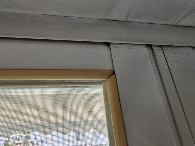 Λευκά λάστιχα κουφωμάτων