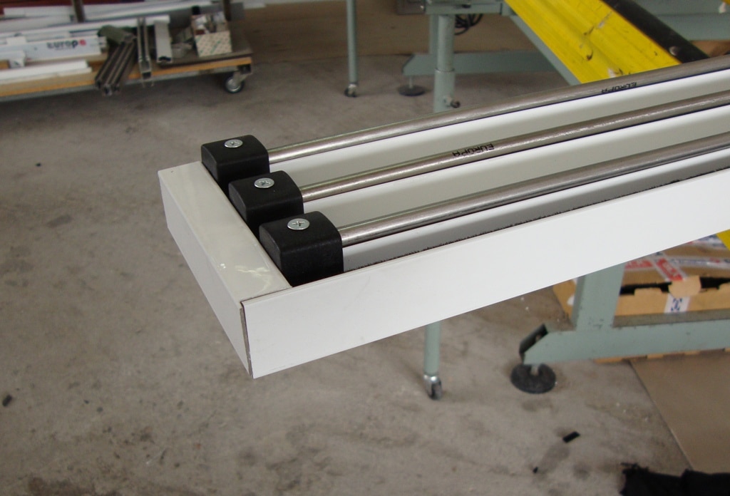 Συρόμενα χωνευτά κουφώματα που μπάζουν νερά