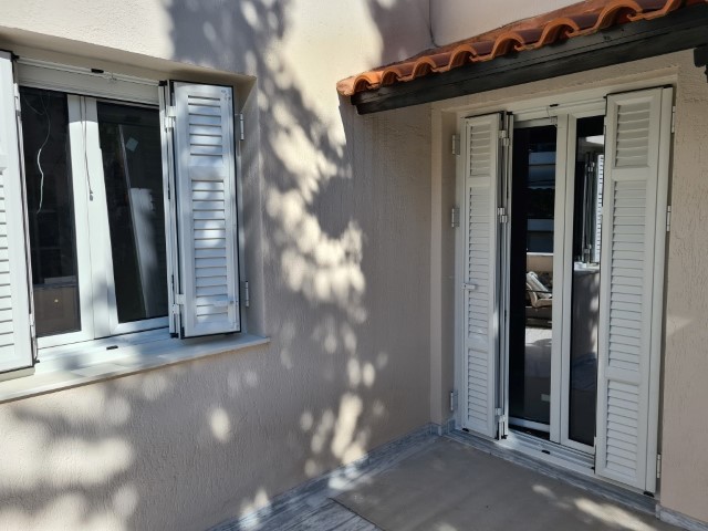 Ποια εξώφυλλά μονώνουν (θερμομόνωση) καλύτερα, τα ρολά η τα παντζούρια – πατζούρια και γιατί ;