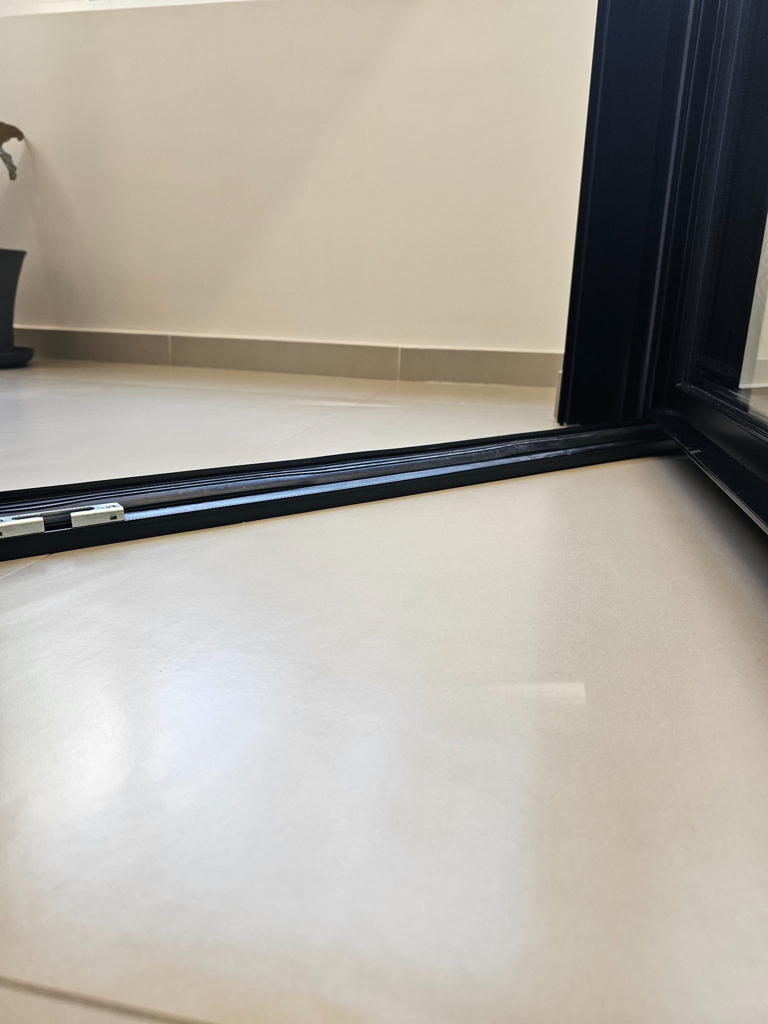 Low threshold for casement frames to prevent tripping (1)
